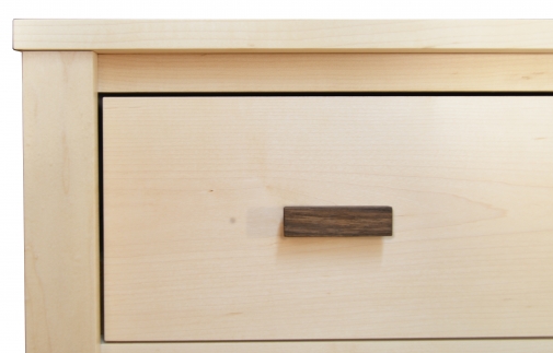 Dresser 6 Drawer Maple Horizon detail